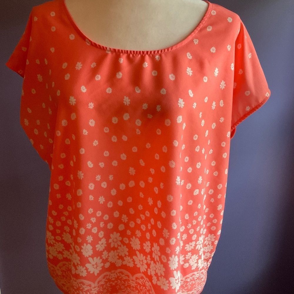 Peach Floral Top with Back Details size 1X